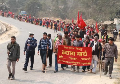 पैदल यात्रामा मिटरब्याज पीडित: माग पूरा नभएसम्म घर नफर्किने अठोटसहित राजधानीतिर लम्किँदै