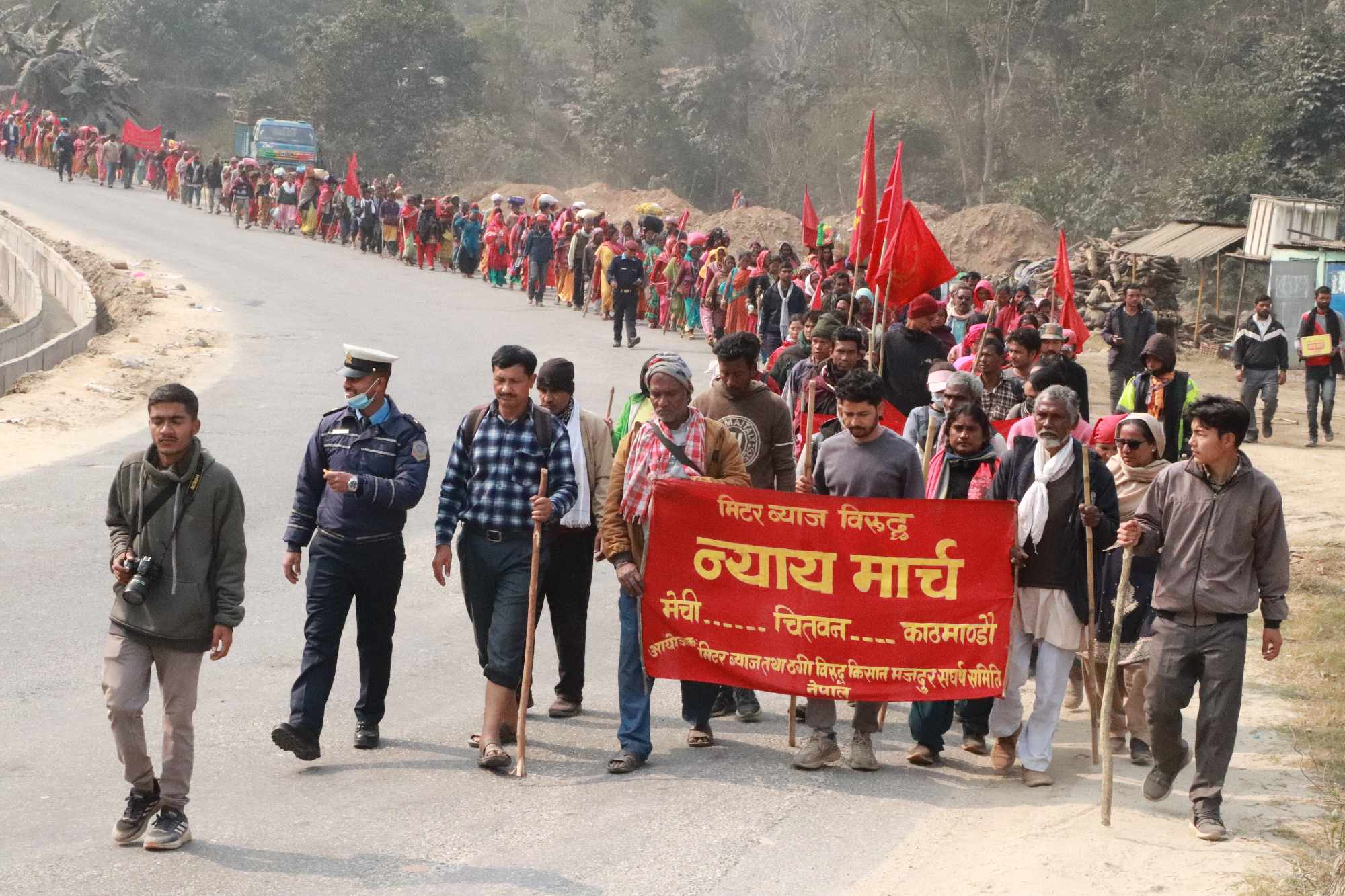 पैदल यात्रामा मिटरब्याज पीडित: माग पूरा नभएसम्म घर नफर्किने अठोटसहित राजधानीतिर लम्किँदै