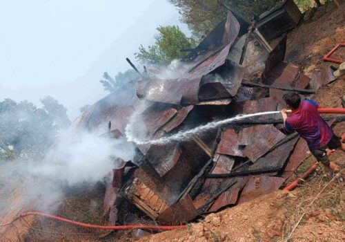 विजुली सर्ट हुदा धादिङमा एक घरमा पूर्ण क्षति