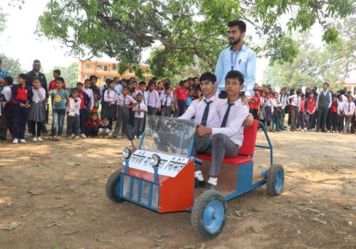 धादिङ त्रिपुरासुन्दरीका विद्यार्थीले बनाए विद्युतीय गाडी
