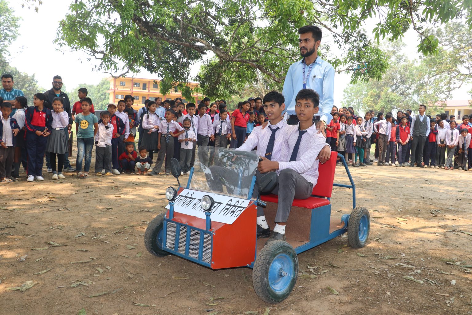 धादिङ त्रिपुरासुन्दरीका विद्यार्थीले बनाए विद्युतीय गाडी