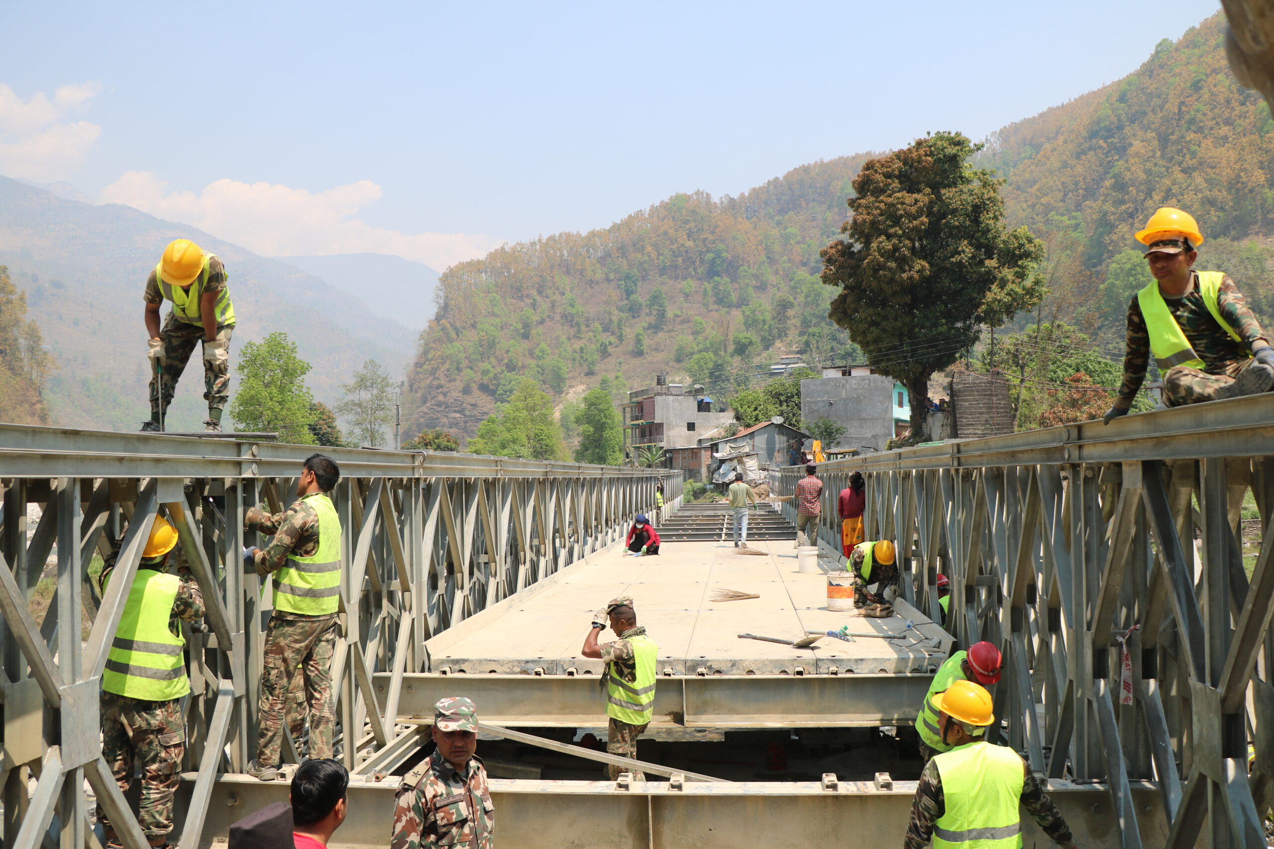 उत्तरी धादिङ जोड्ने किन्ताङफेदीमा ट्रयाक खोलिएको झन्डै चार दशकपछि पुल निर्माण