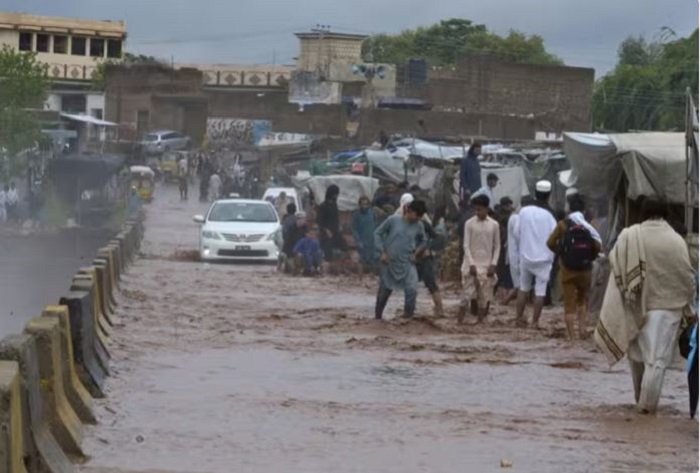 पाकिस्तानमा भारी वर्षाका कारण ८७ जनाको ज्यान गयो