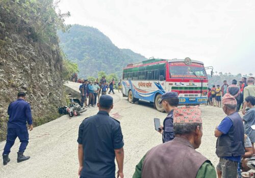 नुवाकोटमा बसको ठक्करबाट मोटरसाइकलमा सवार दुईजना घाइते