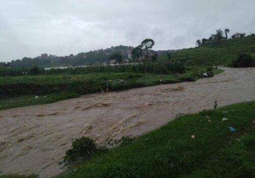 झरीले काठमाडौं उपत्यकाका नदी, खोलामा बाढीसँगै सडक जलमग्न