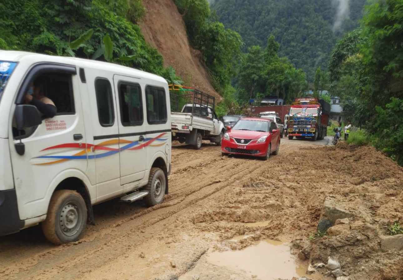 अझै खुलेनन् राजमार्गका यि सडक खण्डहरु