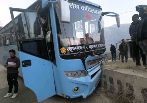 धादिङमा बस दुर्घटना हुँदा ८ जना घाइते