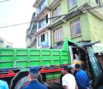 धुलिखेलमा घरभित्र टिपर छिर्‍यो