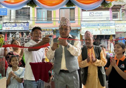 धादिङबेसीमा त्रिमूर्ति मोबाईल हाउसको नयाँ शाखा त्रिमूर्ति स्टोर विस्तार